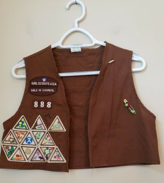 Girl Scout Brownie Brown Vest Large With Patches 2002 - 2004