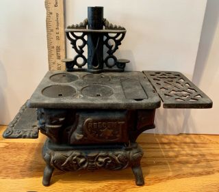 VINTAGE Crescent Cast Iron Salesman Sample Miniature Toy Stove With Accessories 2