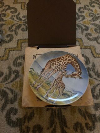 Mom & Baby Giraffe A Kiss For Mother 1981 Knowles Collectible Plate