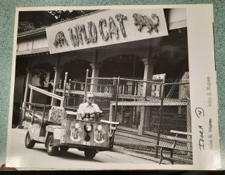 8/28/84 Youngstown Oh Idora Park Worker & Wildcat Roller Coaster B/w Press Photo