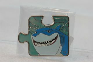 Disney Parks Finding Nemo Mystery Le 900 Pin Puzzle Character Connection Bruce
