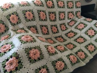 Vintage Handmade Crochet Blanket Afghan Granny Square 3D Rose 80 x 118 2