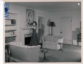 Gene Tierney At Home Candid 1950 Vintage Photo