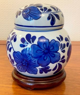 Vintage Porcelain Ginger Jar With Lid Chinese Blue And White Pot 5 Ins Tall