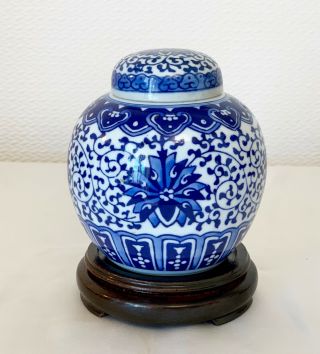 Vintage Porcelain Blue And White Ginger Jar Lidded Chinese Pots 5 Ins Tall