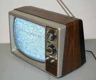Vintage 1981 Woodgrain Rca B&w Gaming Tv 12 " Television Ac 120a Afc - 126w