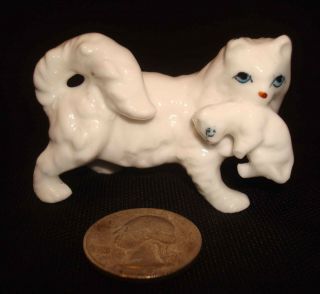 Vintage Hagen Renaker Porcelain Mini White Cat With Kitten In Mouth Figurine