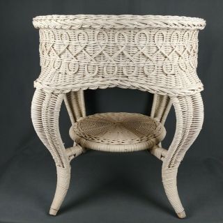 Vtg White Wicker Table Stool 20 Inch Curved Legs Cottage Patio Boho Home Garden