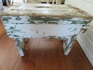 Omg Old Vintage Wood Stool Or Display Riser Chippy White & Green Patina