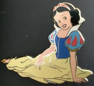 2004 Disney P.  I.  N.  S Princess Pose Sitting Snow White & The 7 Dwarfs Pin
