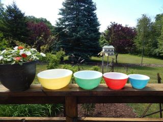 Vintage Pyrex Primary Mixing Bowl Set - Nested - Yellow,  Green,  Red,  Blue