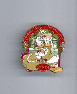 Dlr Disney Disneyland Victorian Daisy & Donald Duck Holiday Christmas Tour Pin