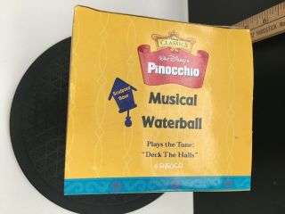 Pinocchio & Jiminy Cricket Enesco Disney Snowglobe Music Box 3