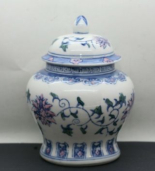 Vintage Lovely Chinese Hand Painted Porcelain Decorative Lidded Pot 2