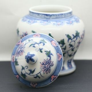 Vintage Lovely Chinese Hand Painted Porcelain Decorative Lidded Pot 3