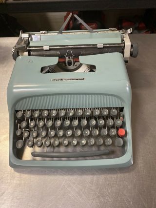 Vintage 1950’s Underwood Olivetti Typewriter Studio 44 Mfg.  In Spain -