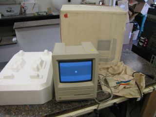 Vintage Apple Macintosh Se Model M5011 Personal Computer Powers