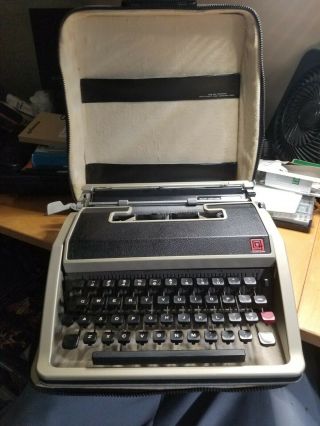 Vintage 1960s Olivetti Underwood Lettera 33 Typewriter With Case