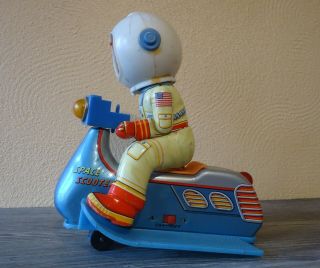 1960s VINTAGE SPACE SCOOTER W/TIN ASTRONAUT JAPAN TOY AMICO - TRADEMARK BATTERY OP 2