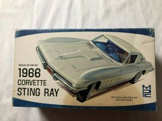 Vintage 1/25 Scale Model Plastic Kit Mpc 1966 Chevrolet Corvette Sting Ray
