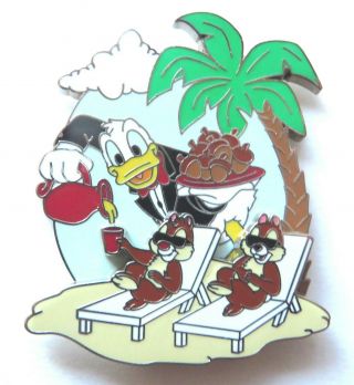 Walt Disney World Pin: Where Dreams Happin - Donald Serving Chip & Dale,  Le 750