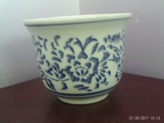 Fab Vintage Chinese Porcelain Scrolling Flowers Design Planter 11 Cms Diameter