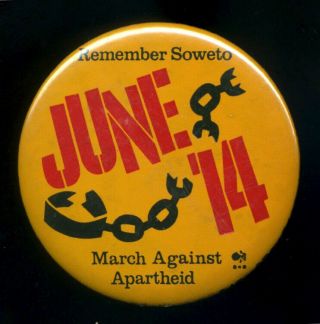 1986 Remember Soweto Nyc March Against Apartheid 2 " Pinback Button (b146)