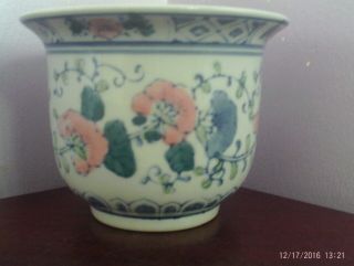 Fab Vintage Chinese Porcelain Scrolling Flowers Design Planter 12 Cms Diameter