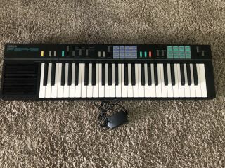 Yamaha Psr - 12 Vintage 49 Keys Keyboard Synthesizer -