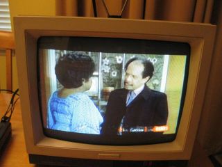 Vintage 1987 Montgomery Ward 13 " Crt Color Tv With Remote Led