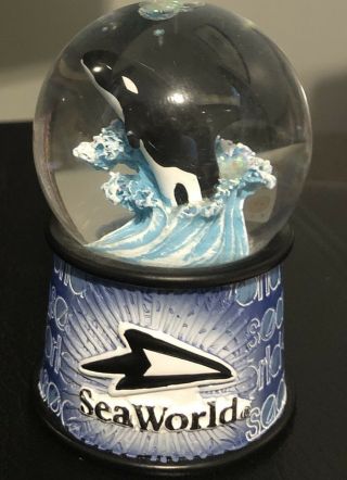 Sea World Mini Snow Globe/paperweight Featuring Killer Whale.  Very Cute.