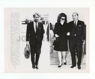 Jacqueline Kennedy And Robert F.  Kennedy,  Jfk - Vintage Wire Service Photo