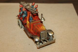 VINTAGE 1920 ' s TIN LITHOGRAPH WIND UP PENNY TOY FIRE TRUCK with FIVE FIREMEN 2 3