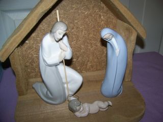 Vintage Lladro Nativity Set Of 3 With Wooden Creche