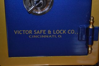 " Victor " Safe And Lock Co Lettering,  Decal,  Emblem Or Sticker