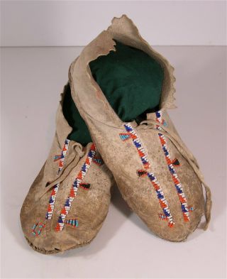 1910s Native American Plains / Cheyenne Indian Bead Decorated Hide Moccasins