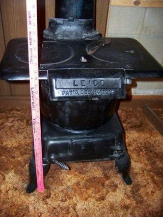 Antique Leighton Supply Co.  Leico 90 Cast Iron Wood Stove With Burner Plates