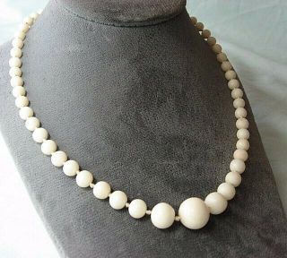 Vintage White Coral Graduated Bead Necklace 32.  8 Grams 26 1/2”