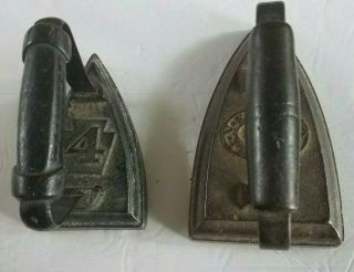 2 Vintage Irons No 7 And No 4
