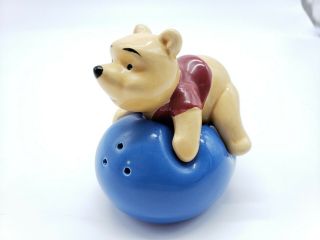 Vtg Disney Winnie The Pooh On A Balloon Salt And Pepper Shaker Set Japan 3.  5 "