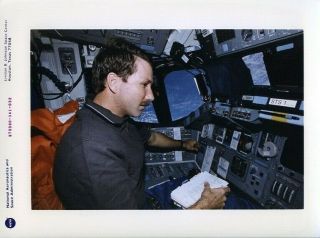 Sts - 80 / Orig Nasa 8x10 Press Photos - Astronaut Rominger Aboard Columbia