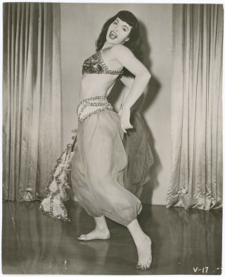 Pin - Up Bettie Page Vintage 1954 Varietease Burlesque Production Still Photograph