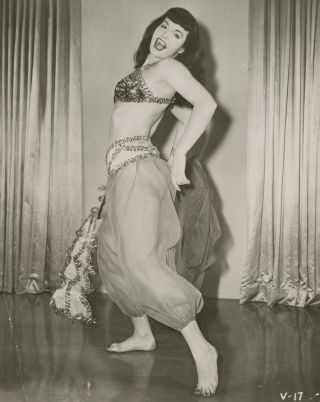 Pin - Up Bettie Page Vintage 1954 Varietease Burlesque Production Still Photograph 2