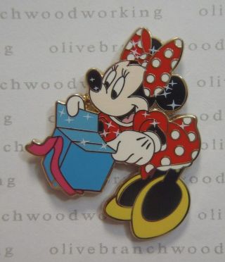 Uk 2010 Disney Store Europe Minnie Mouse Present Christmas Cast Member Gift Pin