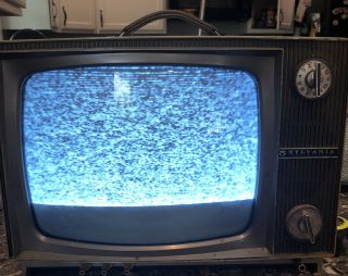 Vintage Sylvania Tv Model Mw16 - 1b2 Solid State Television