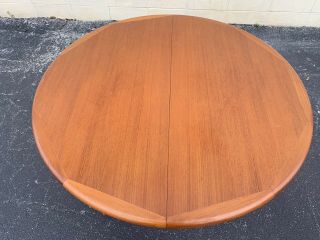 Danish Modern Expandable Teak Dining Table With Two Leafs 3