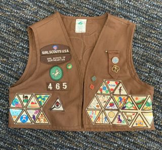 Vintage Girl Scouts Usa Ne Md Vest W Patches,  Stars,  Pins,  Brownie Sz M