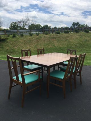 Mid Century Diningroom Table And Chairs 2