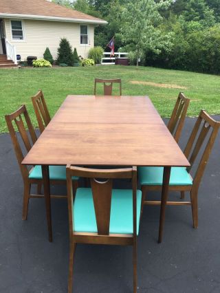 Mid Century Diningroom Table And Chairs 3