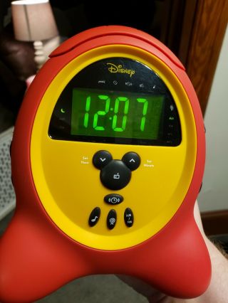 Disney Mickey Mouse Model Dcr5000 - C Am/fm Digital Clock Radio With Alarm.